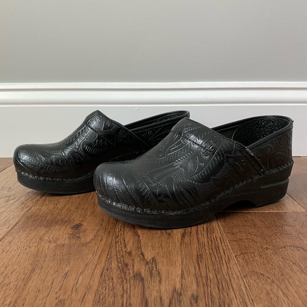 Women’s black tooled Danskos